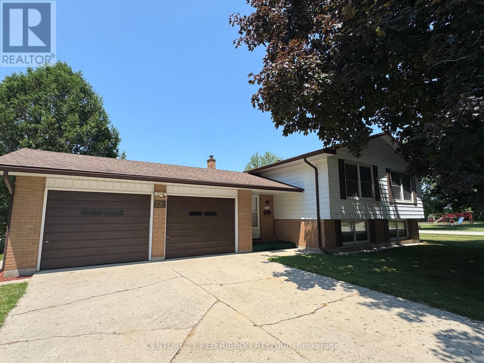 730 Glover Crescent, Strathroy-Caradoc, Ontario  N0L 1W0 - Photo 1 - X12262764
