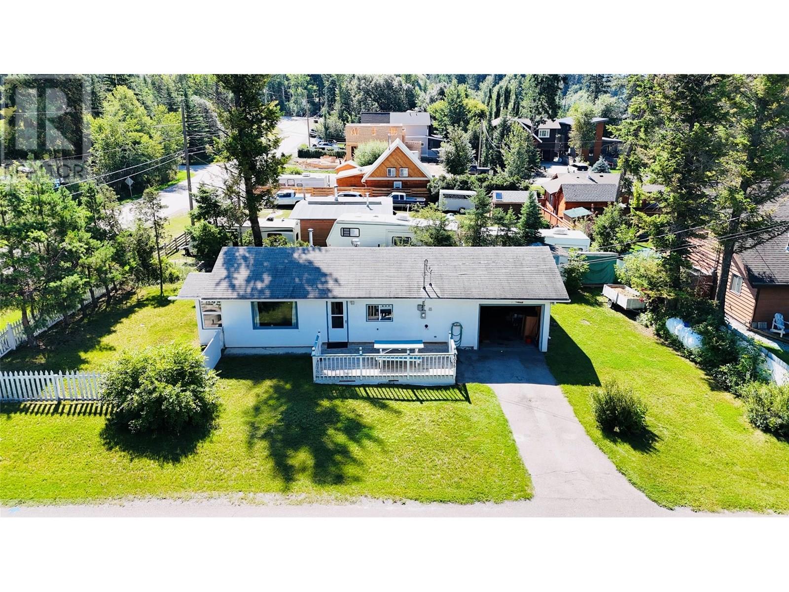 4688 Poplar Street, windermere, British Columbia