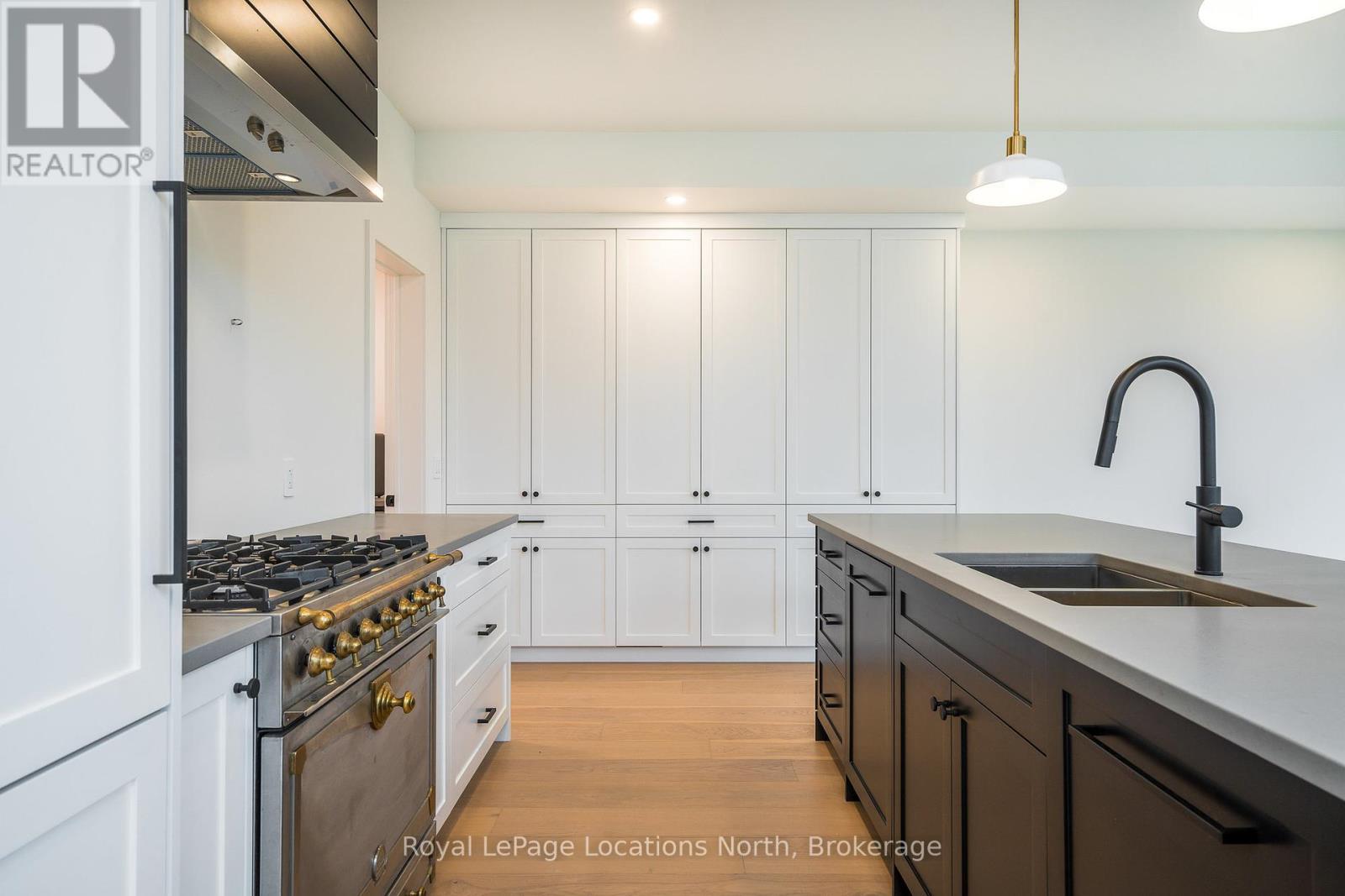 18 Melville Street, Clearview, Ontario  L0M 1P0 - Photo 13 - S12317428