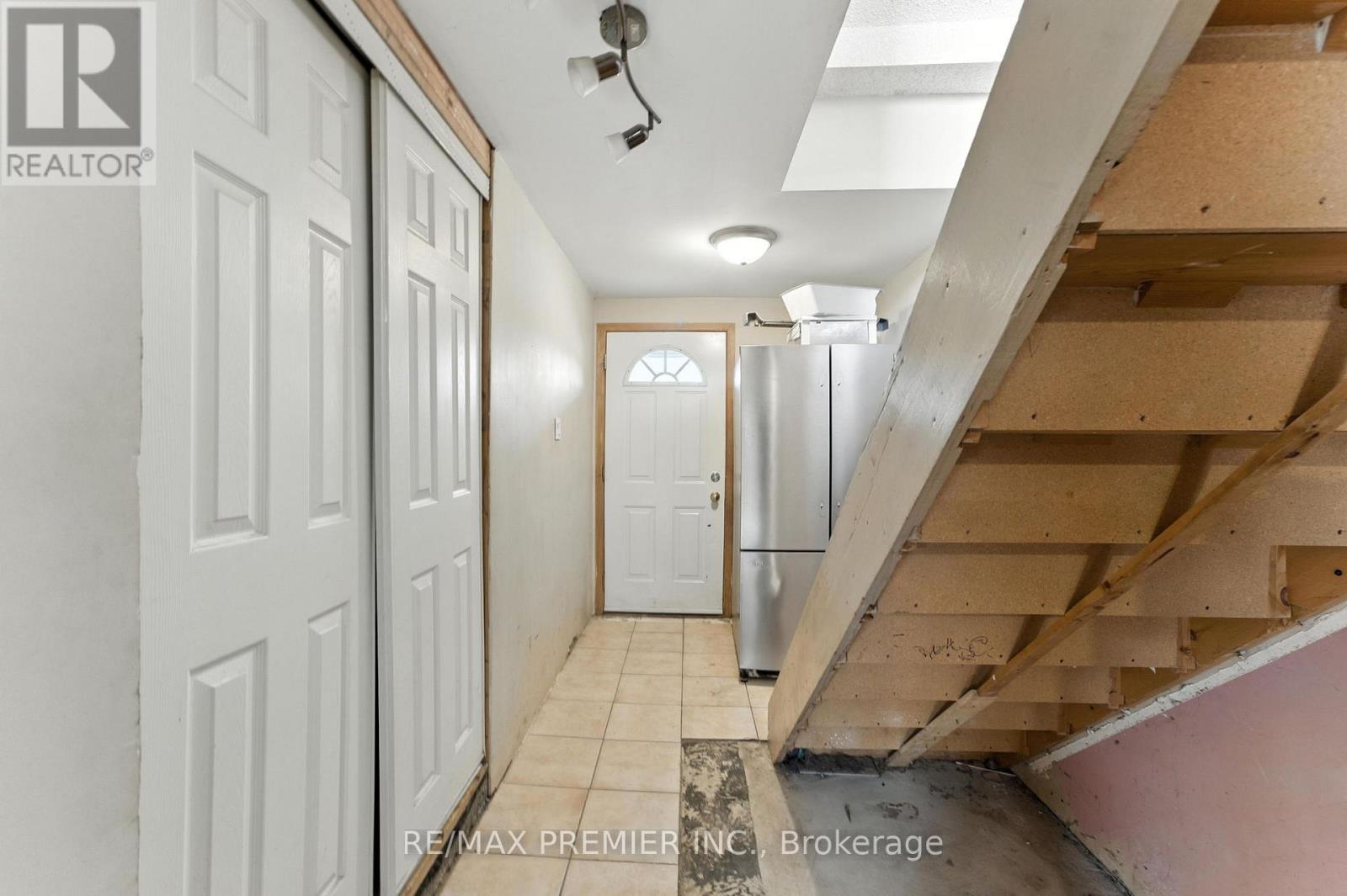 Property at 164E HENRY STREET image 3