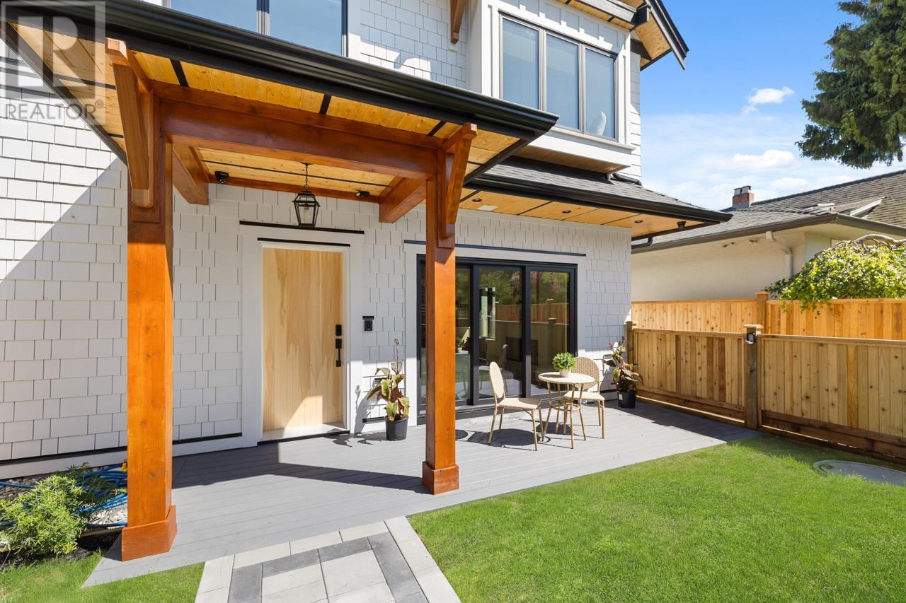 1 2247 Parker Street, Vancouver, British Columbia  V5L 2L8 - Photo 3 - R3032421