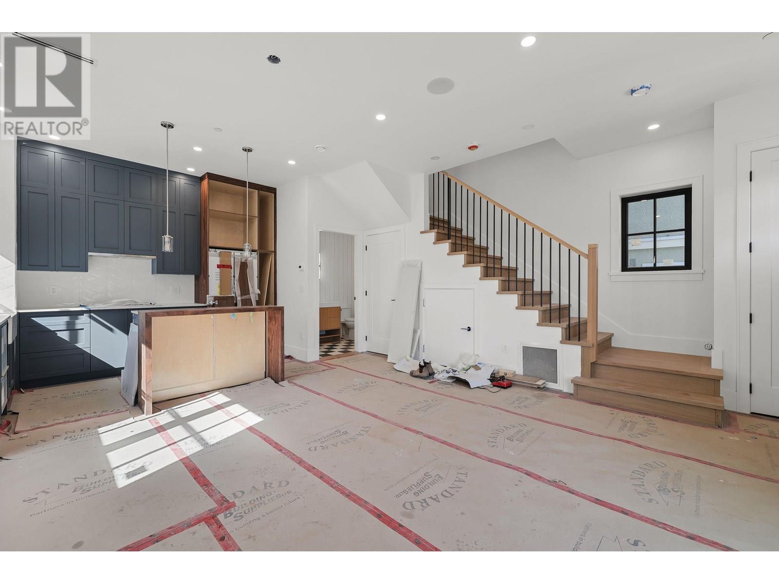 1 2565 Dundas Street, Vancouver, British Columbia  V5K 1P7 - Photo 10 - R3032435