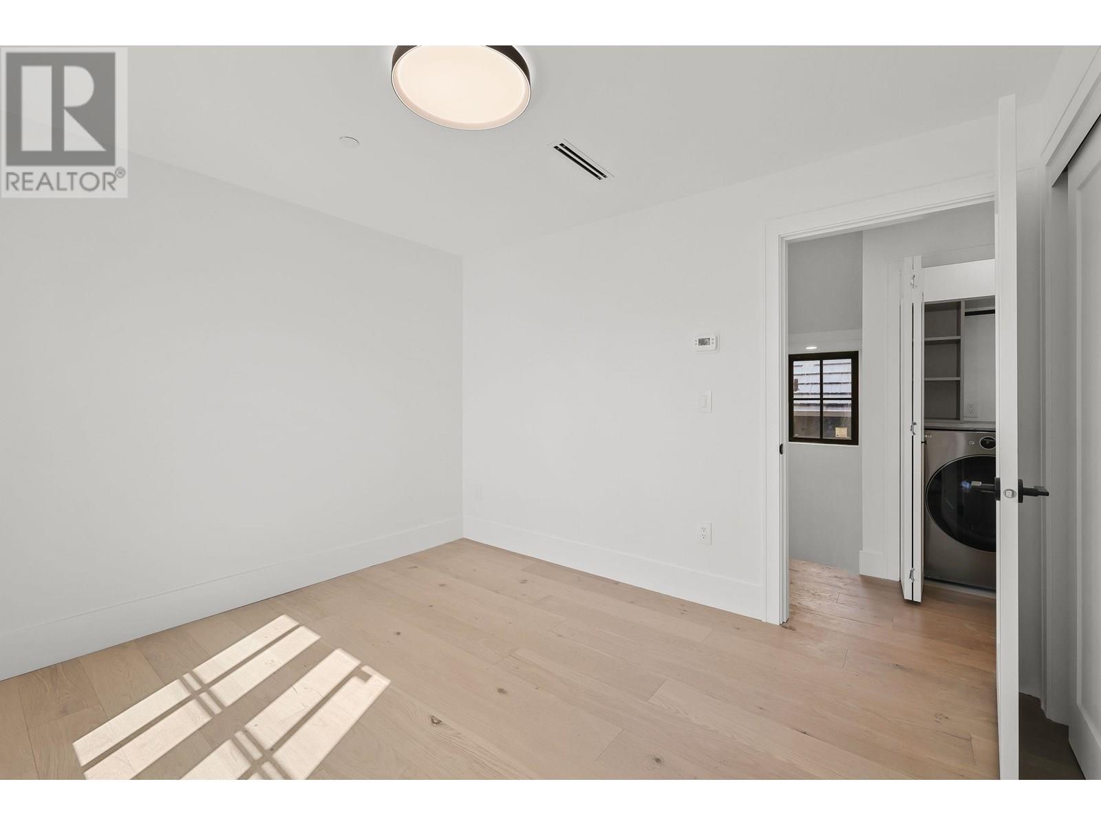 1 2565 Dundas Street, Vancouver, British Columbia  V5K 1P7 - Photo 16 - R3032435