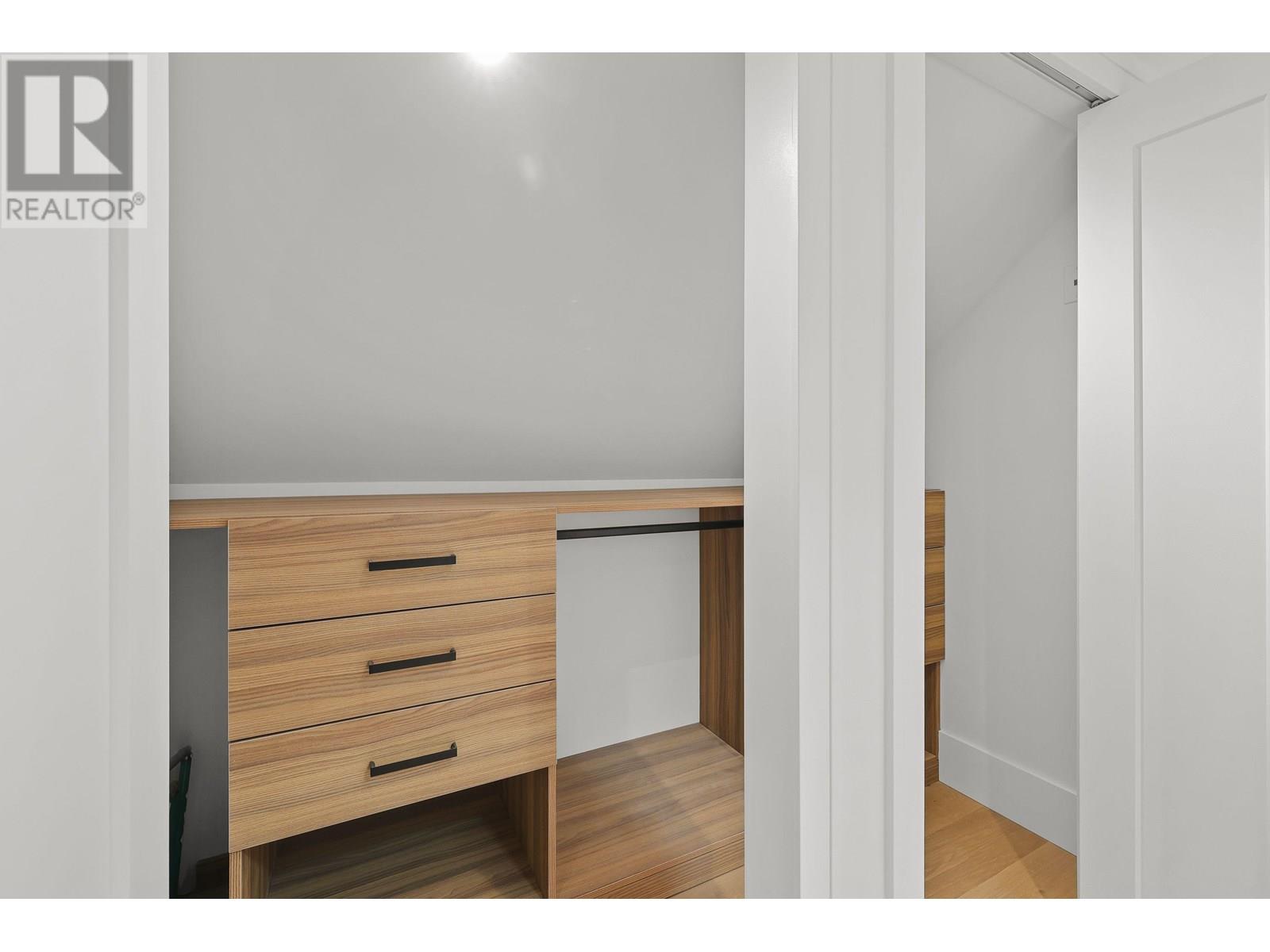 1 2565 Dundas Street, Vancouver, British Columbia  V5K 1P7 - Photo 27 - R3032435