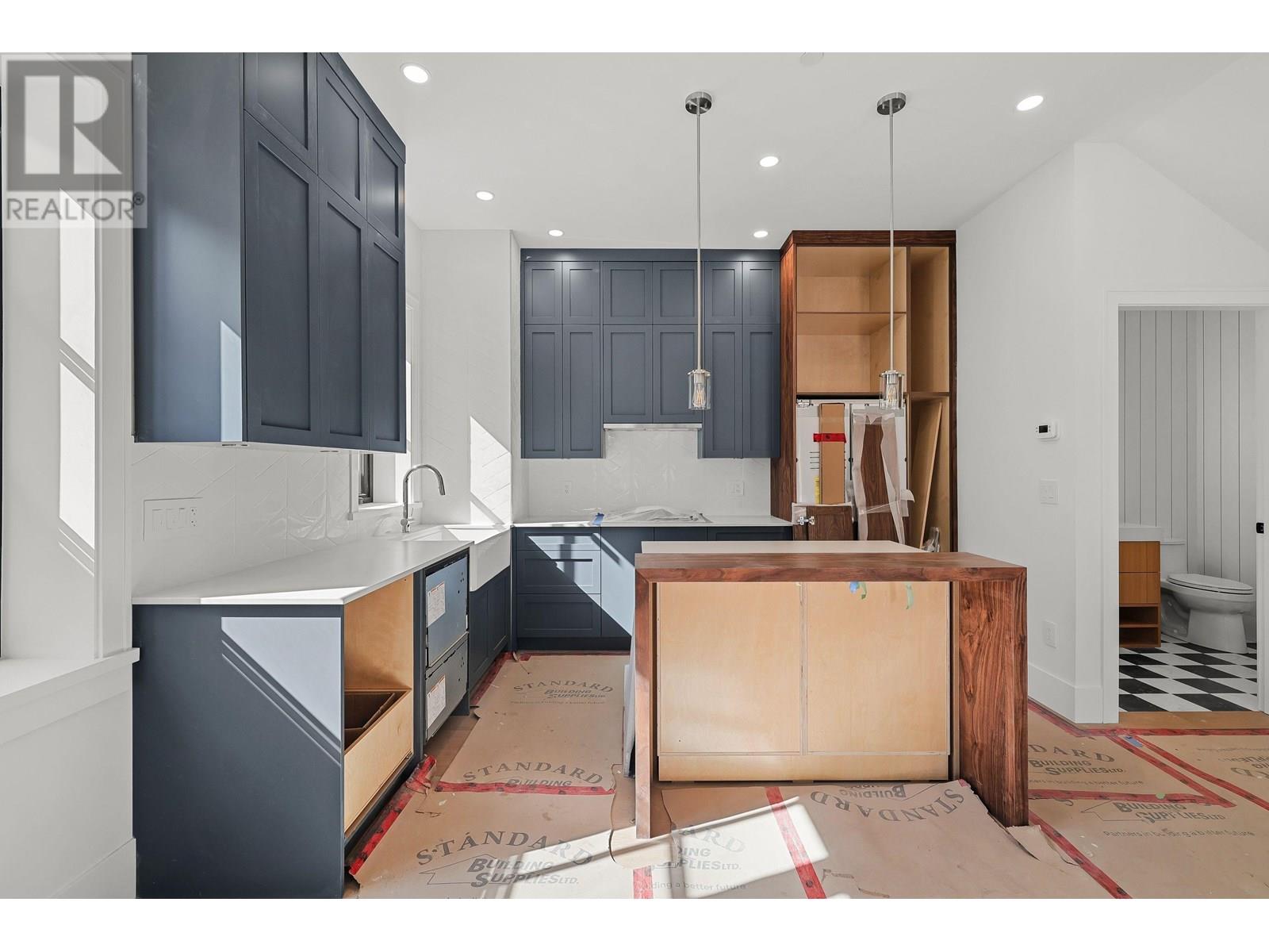 1 2565 Dundas Street, Vancouver, British Columbia  V5K 1P7 - Photo 8 - R3032435