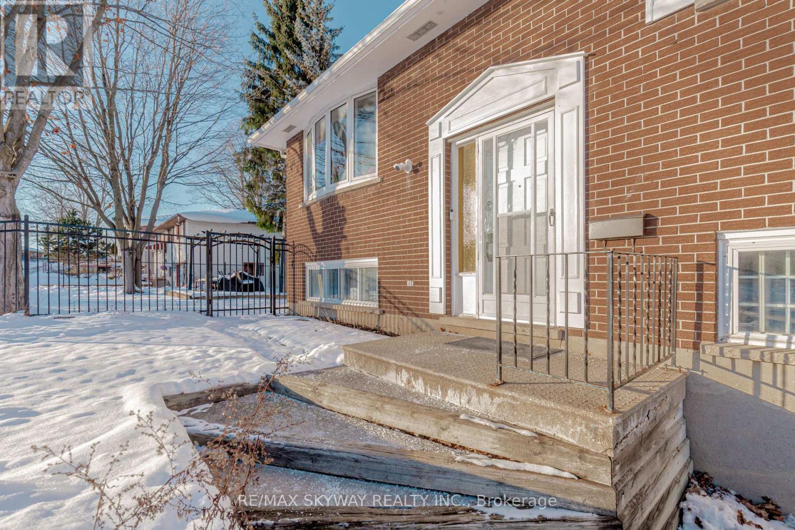 Property at 512 GLENDENE CRESCENT image 3