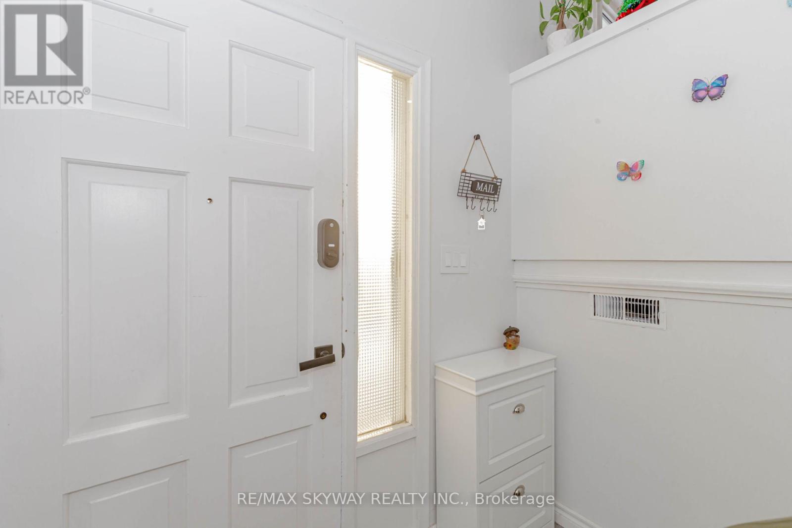 Property at 512 GLENDENE CRESCENT image 4