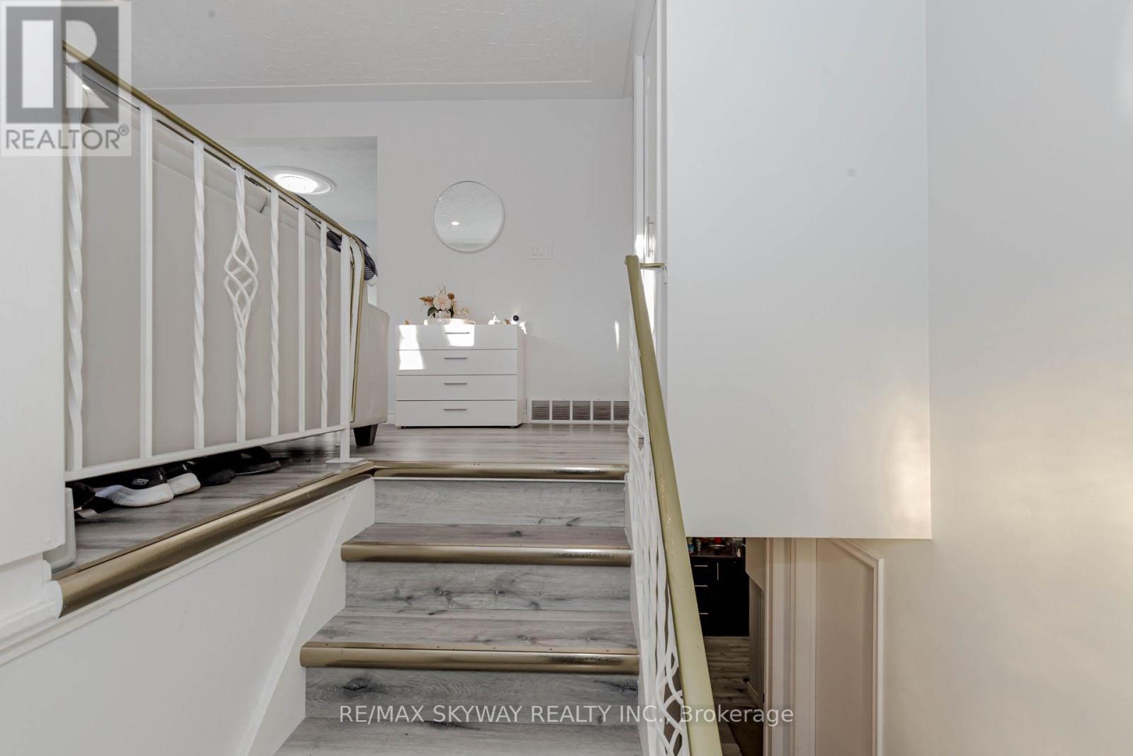 Property at 512 GLENDENE CRESCENT image 5