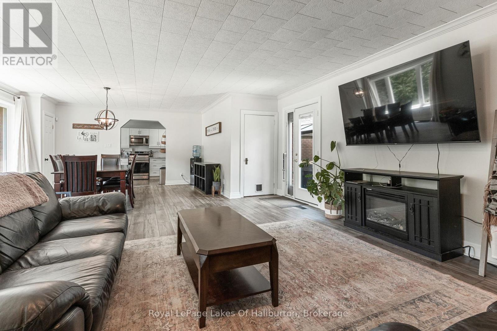 3875 Loop Road, Dysart Et Al, Ontario  K0L 1X0 - Photo 8 - X12317389