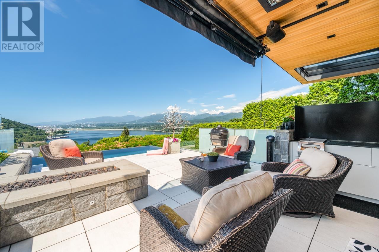 7326 Ridge Drive, Burnaby, British Columbia  V5A 1B5 - Photo 5 - R3032431