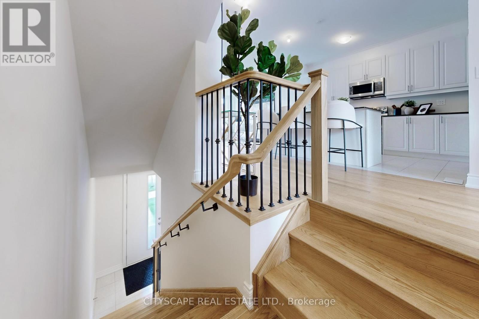 6 Marvin Avenue, Oakville, Ontario  L6H 0Z8 - Photo 22 - W12310406