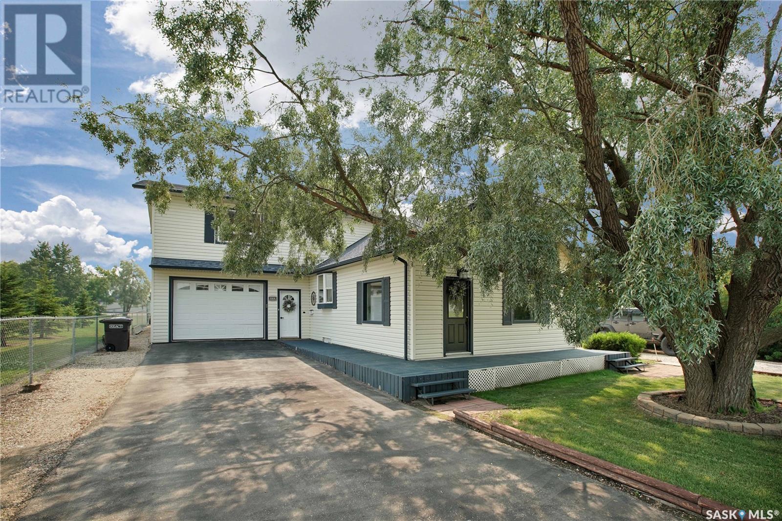 111 4th Street N, Wakaw, Saskatchewan  S0K 4P0 - Photo 1 - SK014173