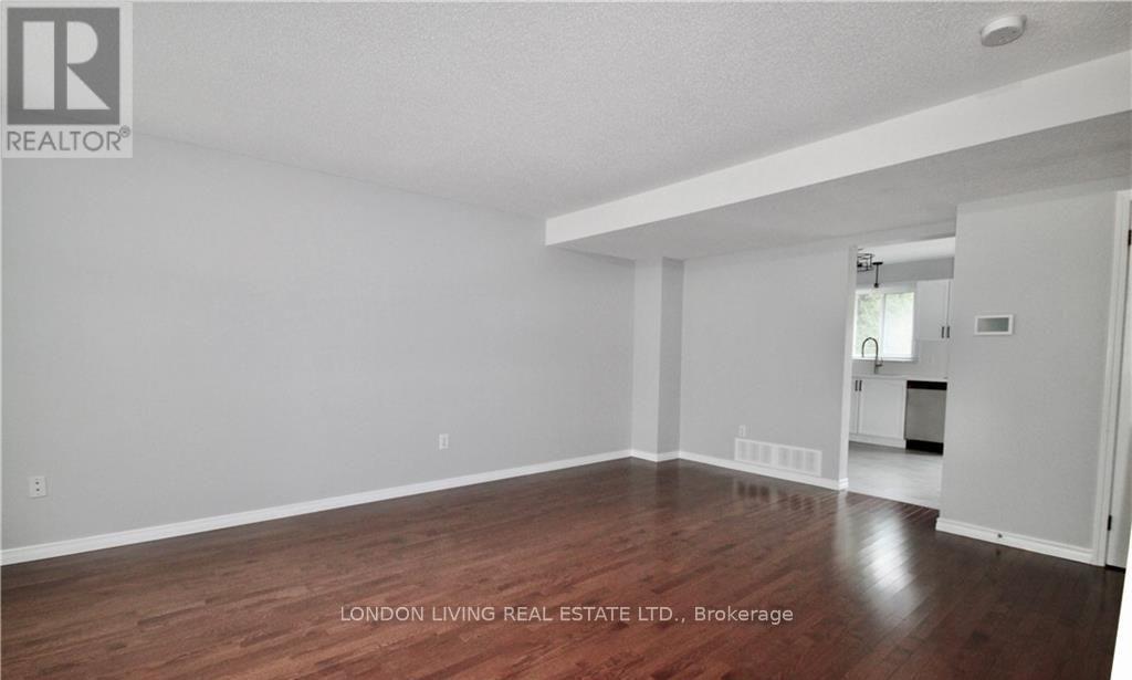 82 - 70 Chapman Court, London North, Ontario  N6G 4Z4 - Photo 2 - X12317479