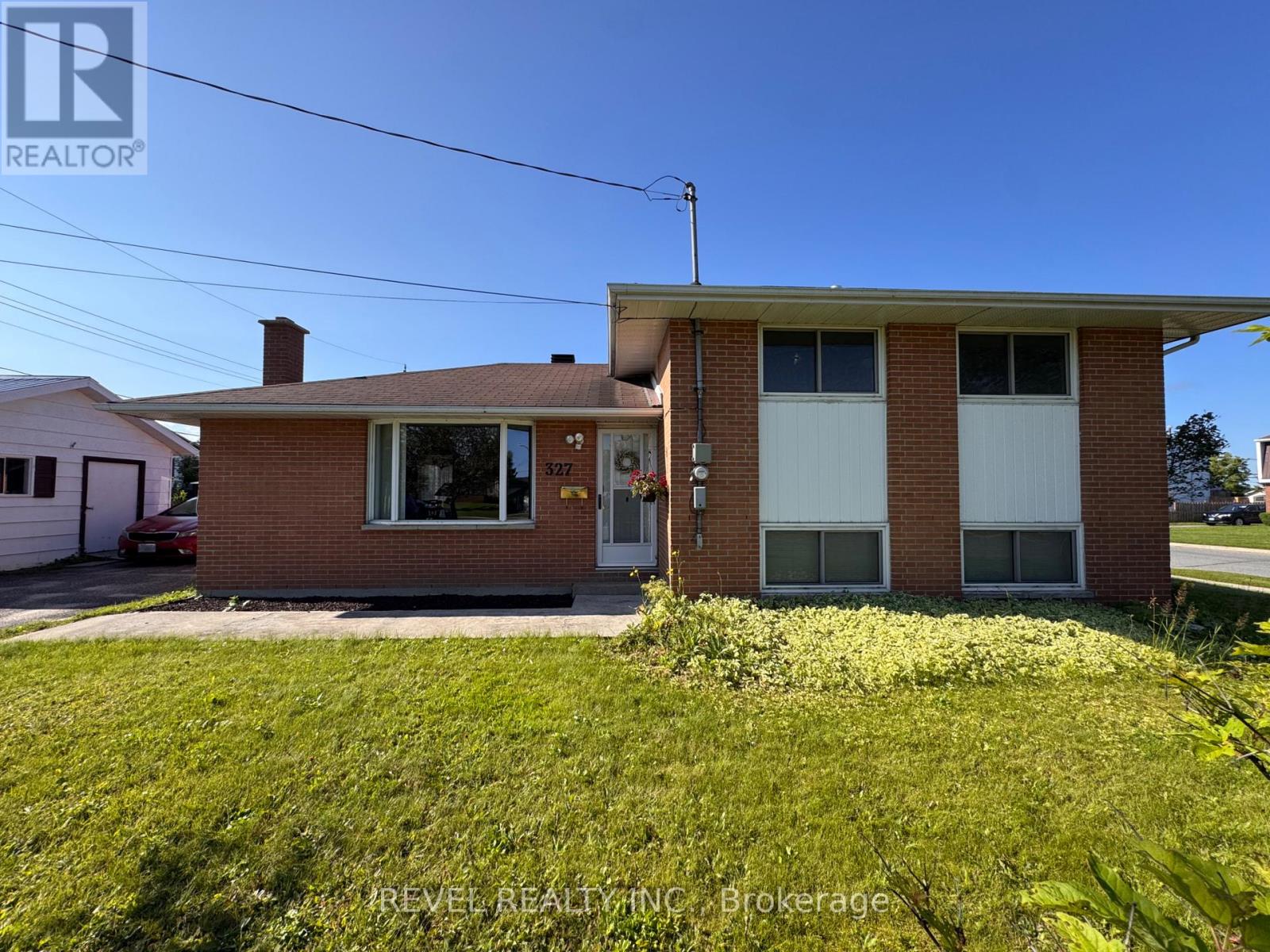 Property at 327 VICTORIA AVENUE image 3