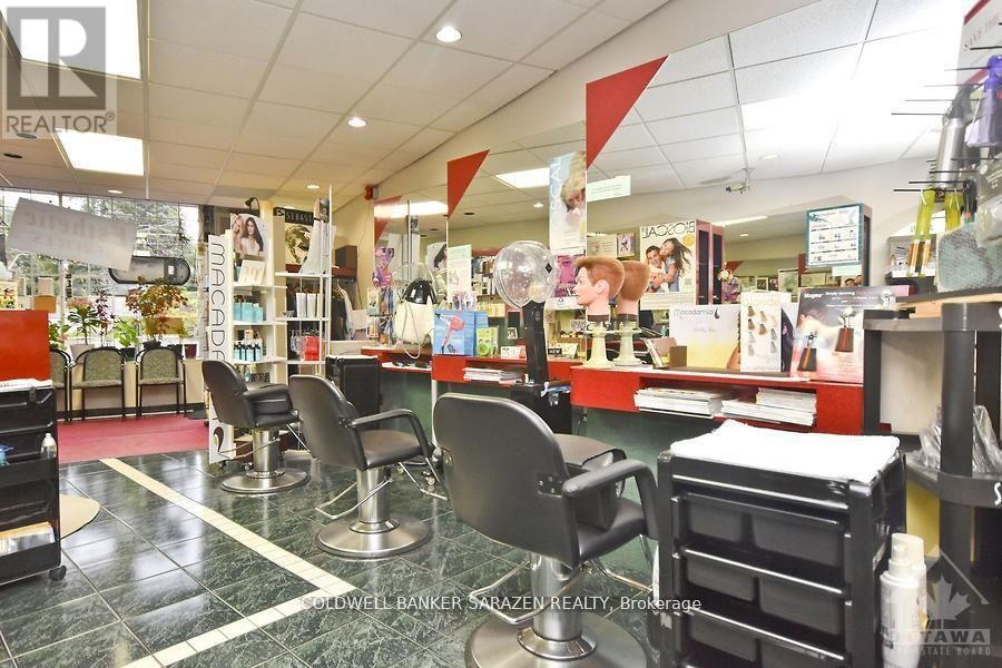 1799 Kilborn Avenue, Ottawa, Ontario  K1H 8L4 - Photo 4 - X12317481
