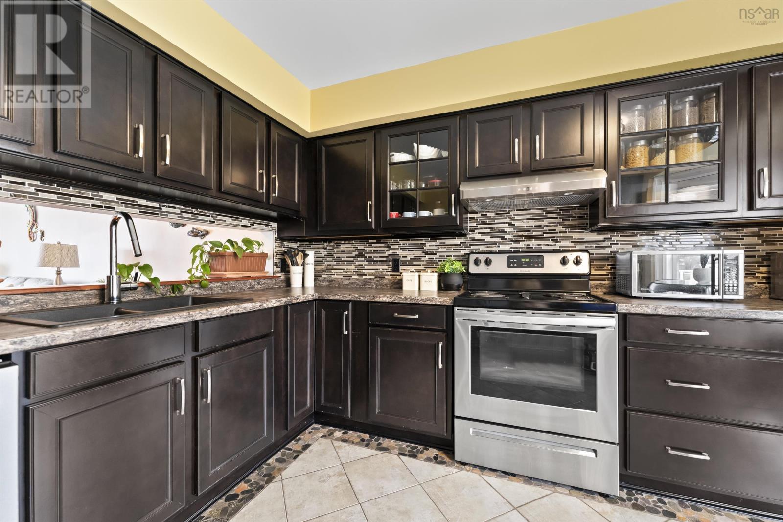 130 Rutledge Street, Bedford, Nova Scotia  B4A 1X6 - Photo 9 - 202518327