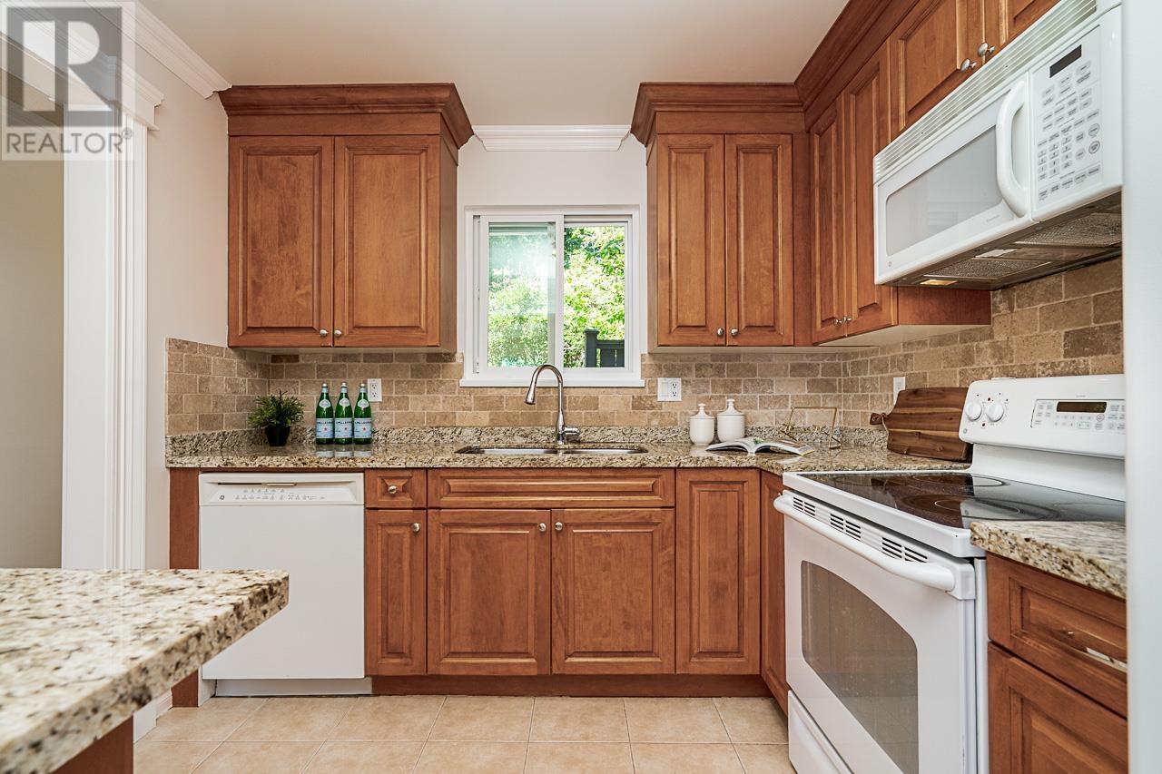 34 900 W 17th Street, North Vancouver, British Columbia  V7P 3K5 - Photo 13 - R3032324