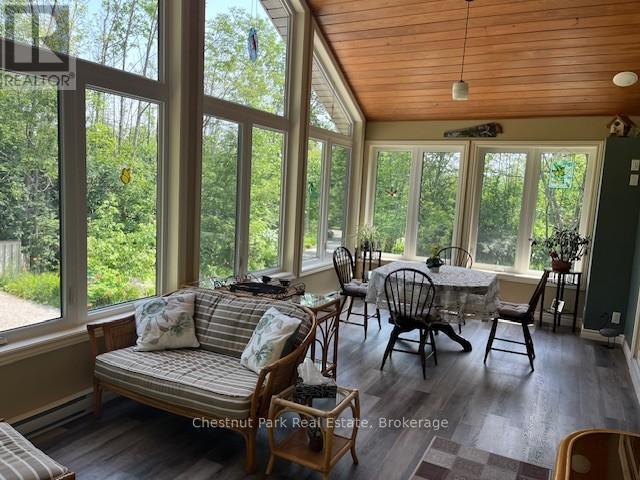 156 Harbour Beach Drive, Meaford, Ontario  N4L 1W5 - Photo 7 - X12308463