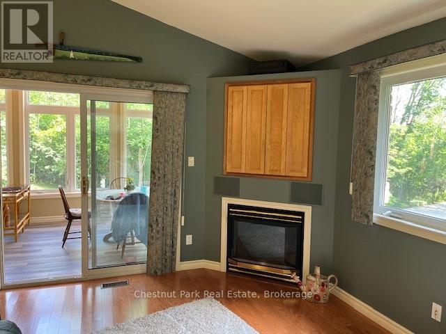 156 Harbour Beach Drive, Meaford, Ontario  N4L 1W5 - Photo 8 - X12308463