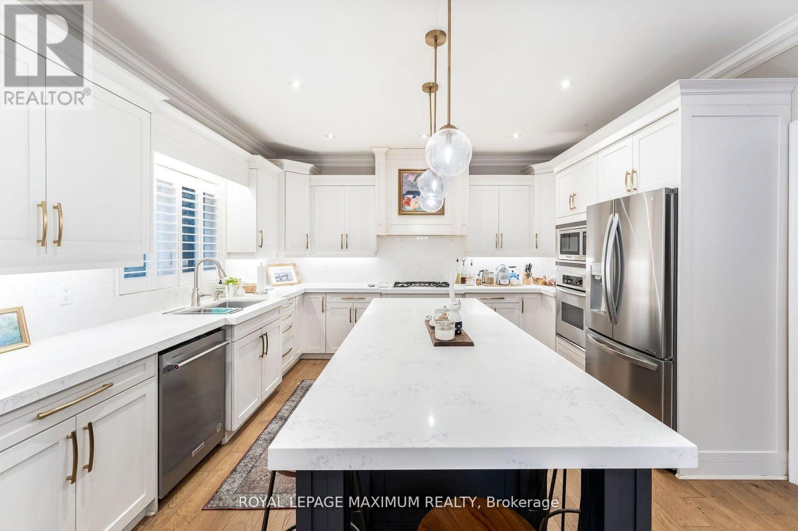14 Pine Grove Road, Vaughan, Ontario  L4L 2X1 - Photo 9 - N12317444