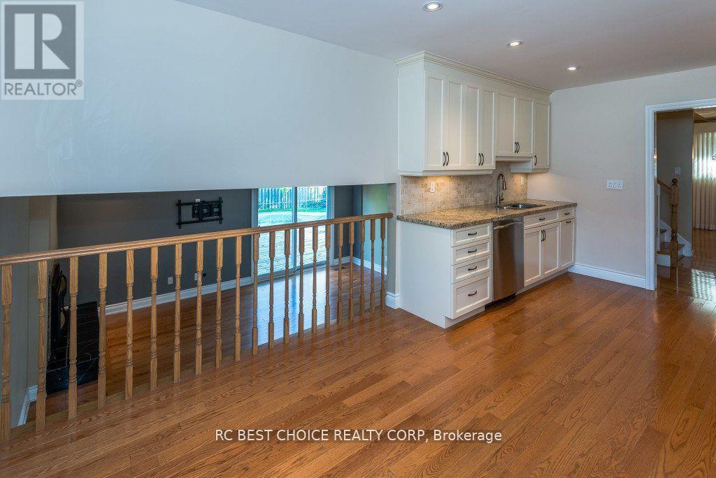 11 Emily Carr Street, Markham, Ontario  L3R 2K3 - Photo 10 - N12317469