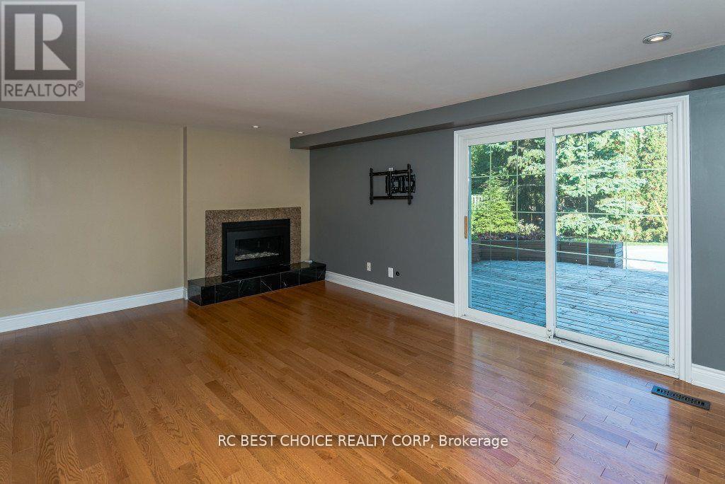 11 Emily Carr Street, Markham, Ontario  L3R 2K3 - Photo 11 - N12317469