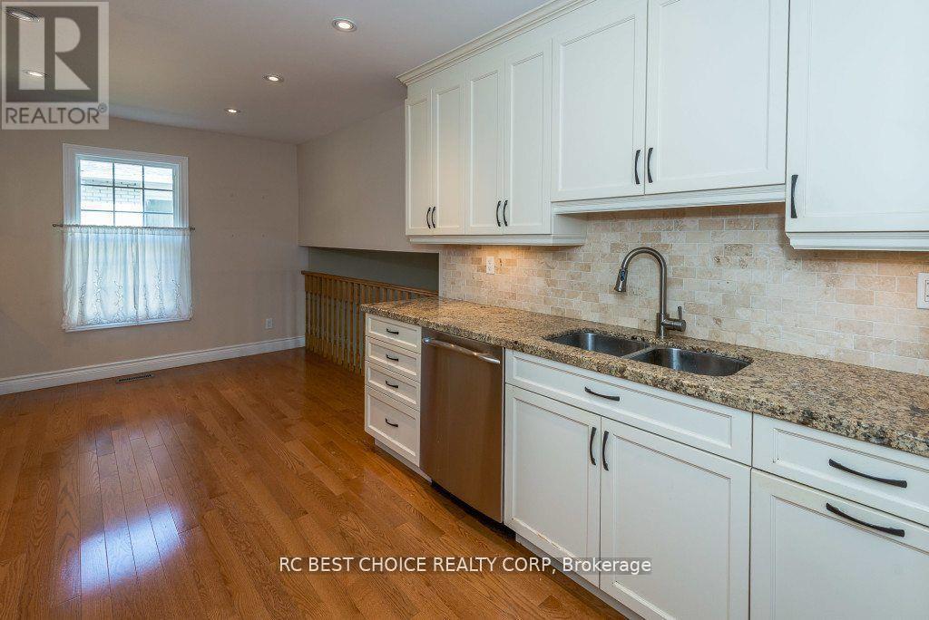 11 Emily Carr Street, Markham, Ontario  L3R 2K3 - Photo 7 - N12317469