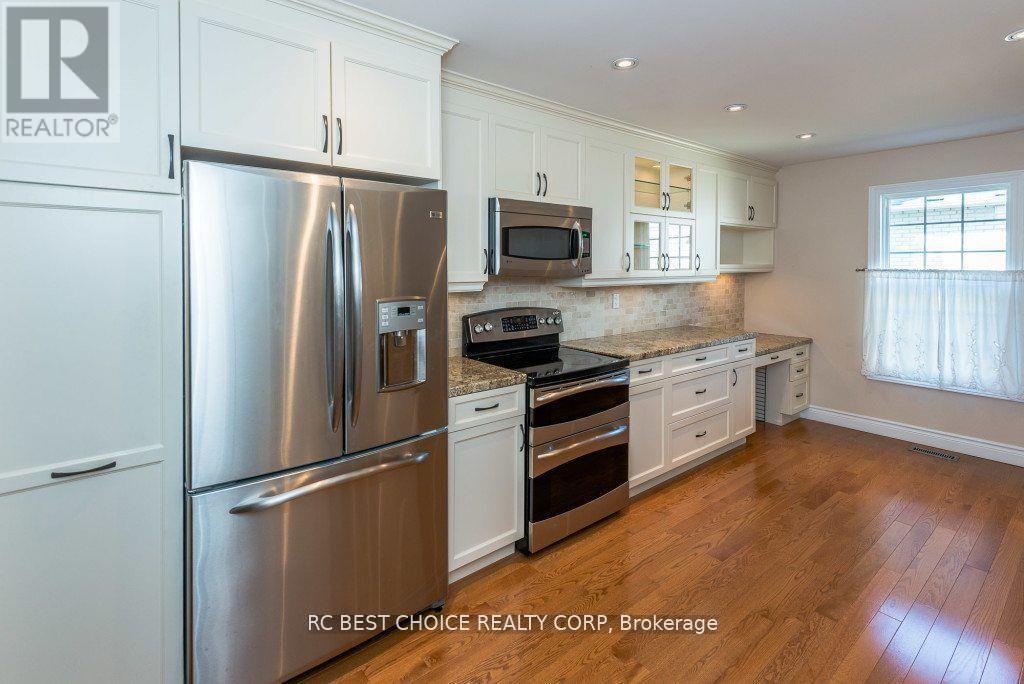 11 Emily Carr Street, Markham, Ontario  L3R 2K3 - Photo 8 - N12317469