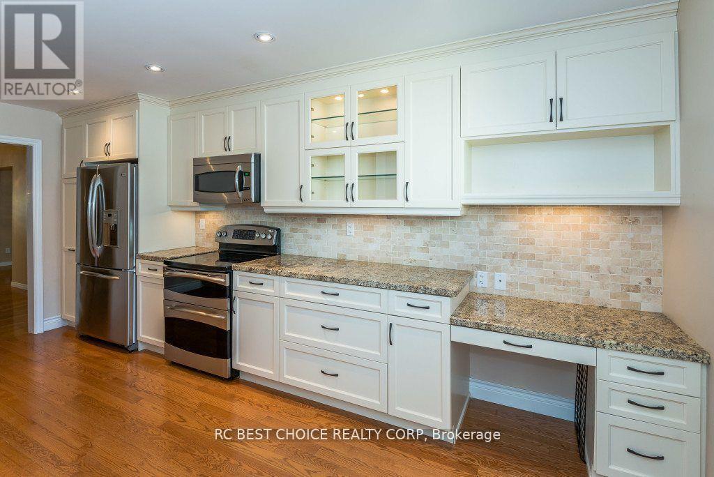 11 Emily Carr Street, Markham, Ontario  L3R 2K3 - Photo 9 - N12317469