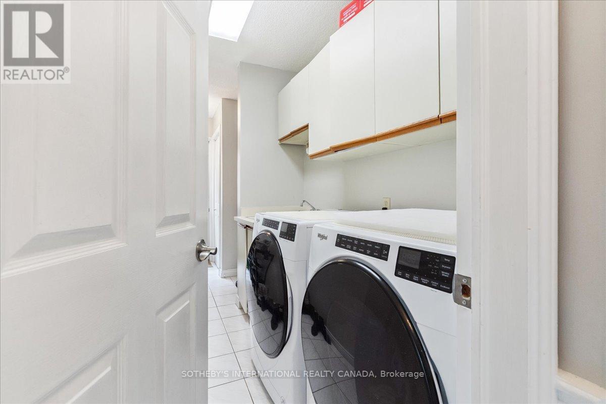 43 Shore Gardens, Oakville, Ontario  L6L 5Z2 - Photo 11 - W12317332