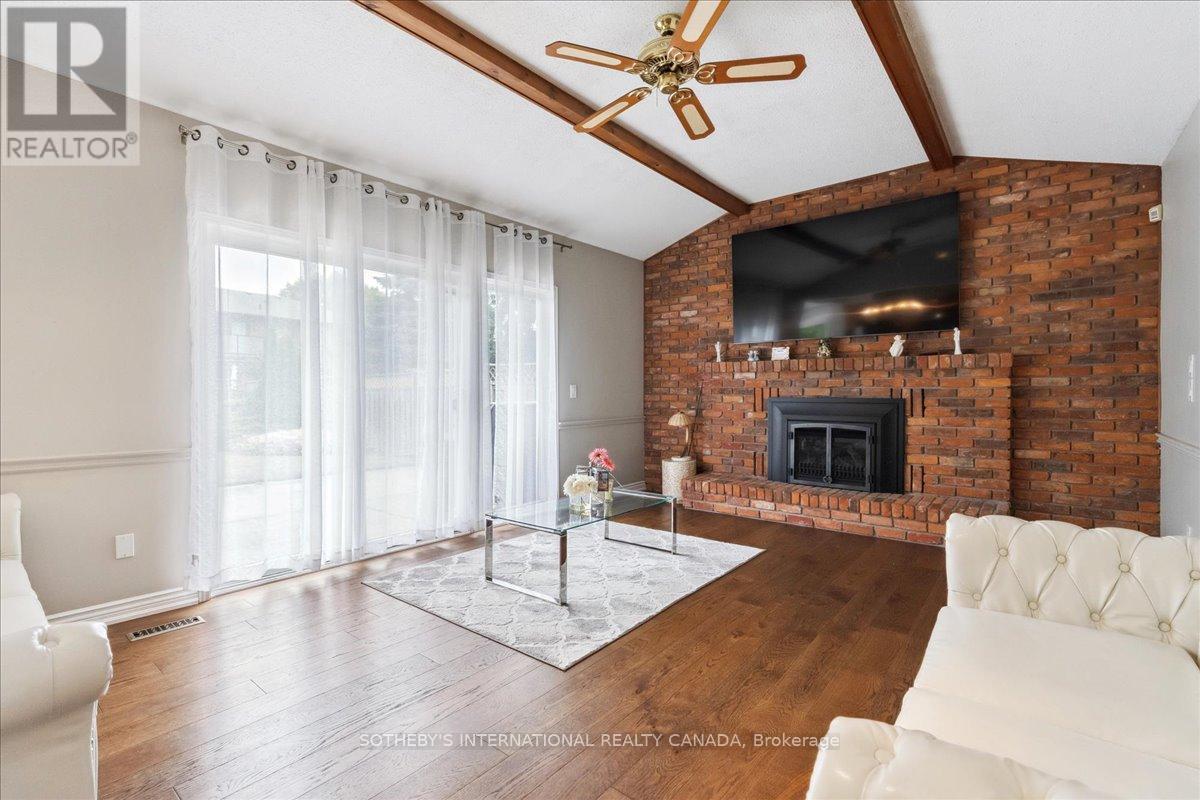 43 Shore Gardens, Oakville, Ontario  L6L 5Z2 - Photo 9 - W12317332