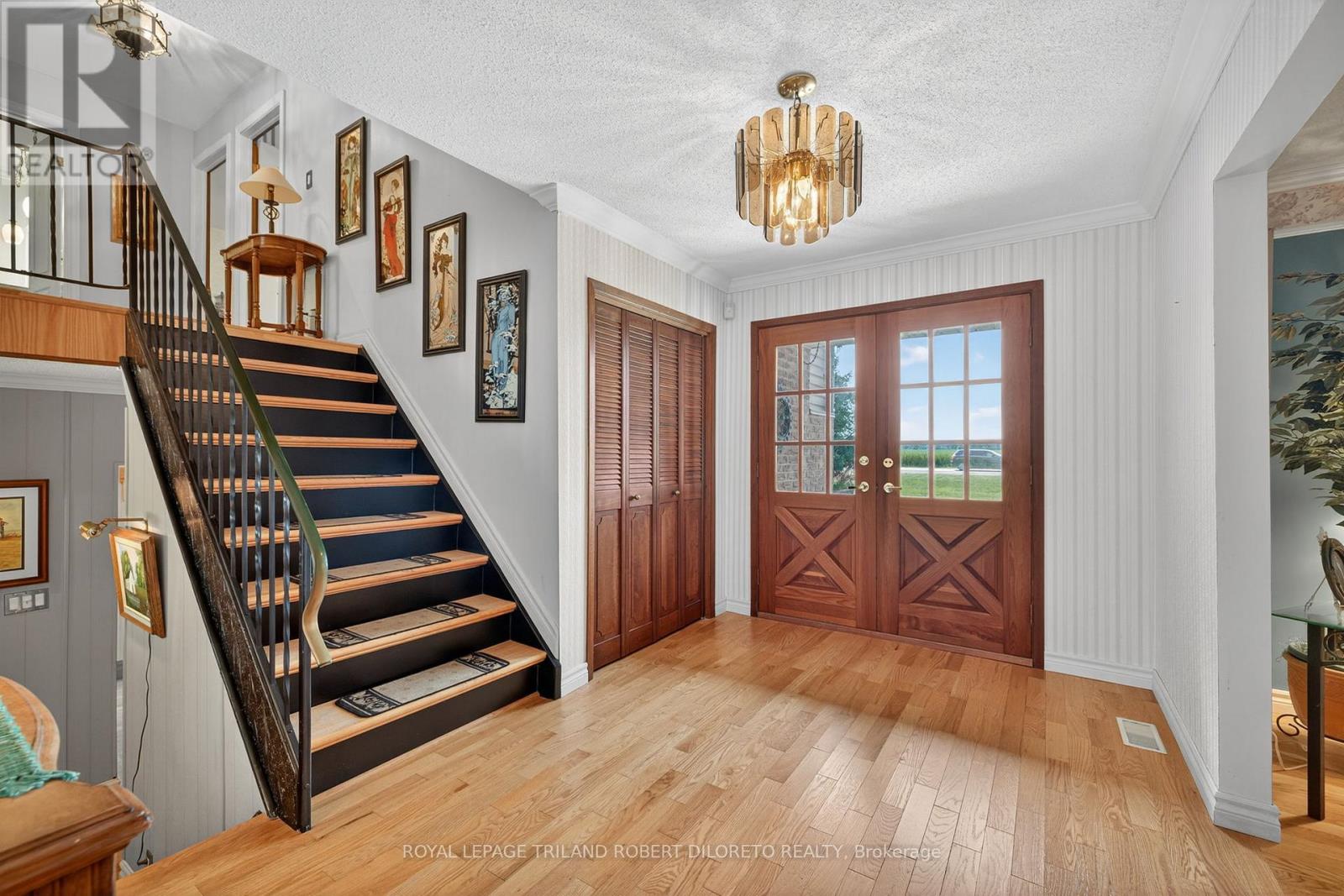 6186 Egremont Drive, Middlesex Centre, Ontario  N0L 1R0 - Photo 10 - X12317551