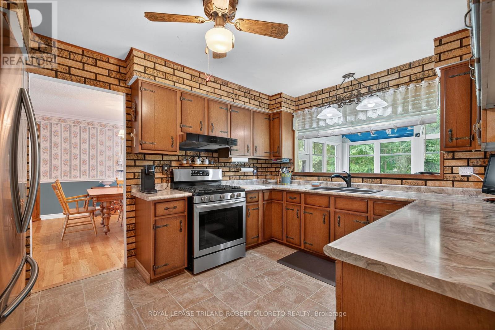 6186 Egremont Drive, Middlesex Centre, Ontario  N0L 1R0 - Photo 15 - X12317551