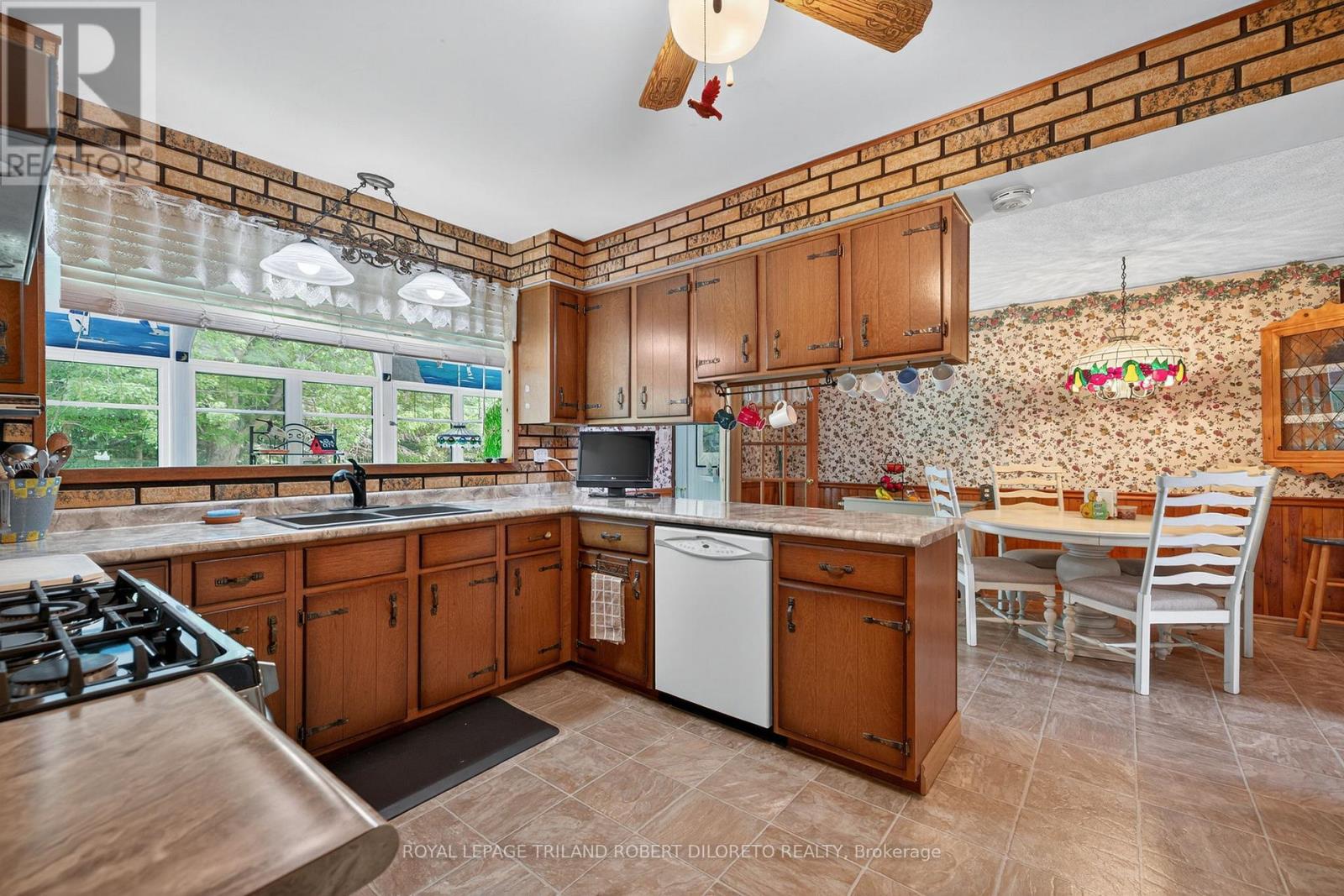 6186 Egremont Drive, Middlesex Centre, Ontario  N0L 1R0 - Photo 16 - X12317551