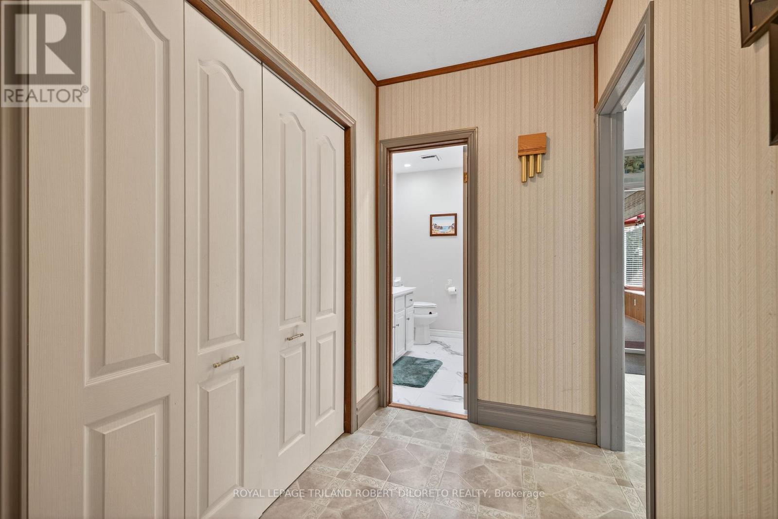 6186 Egremont Drive, Middlesex Centre, Ontario  N0L 1R0 - Photo 26 - X12317551