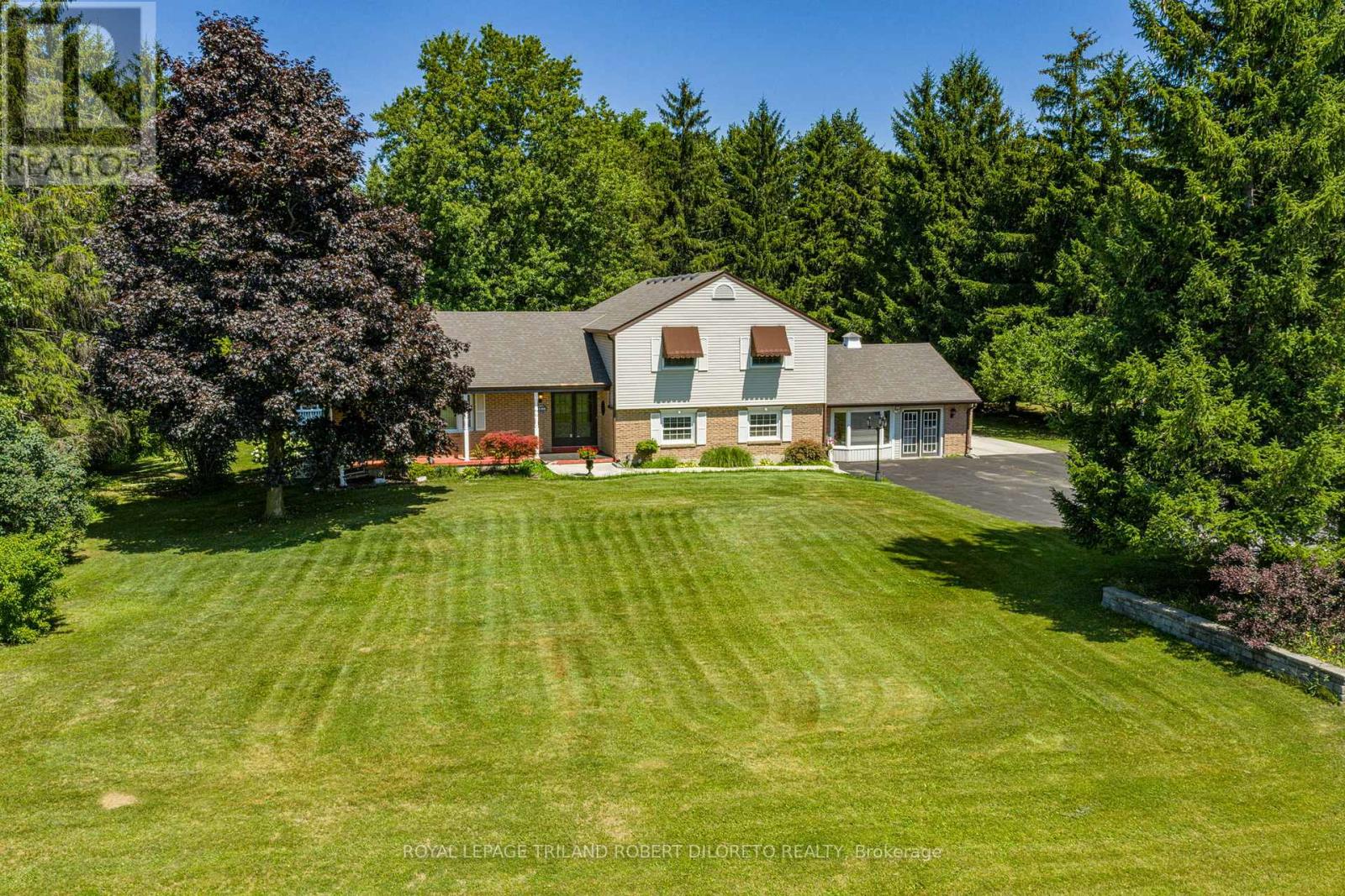6186 Egremont Drive, Middlesex Centre, Ontario  N0L 1R0 - Photo 3 - X12317551