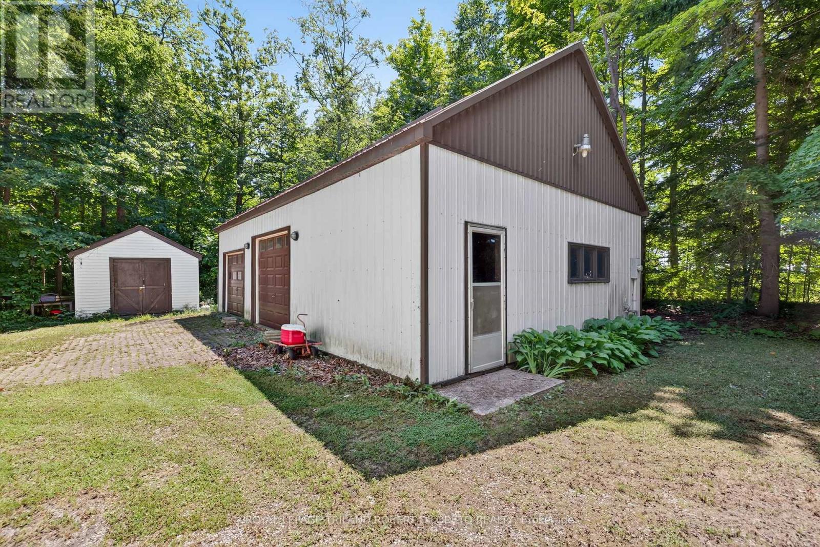 6186 Egremont Drive, Middlesex Centre, Ontario  N0L 1R0 - Photo 36 - X12317551