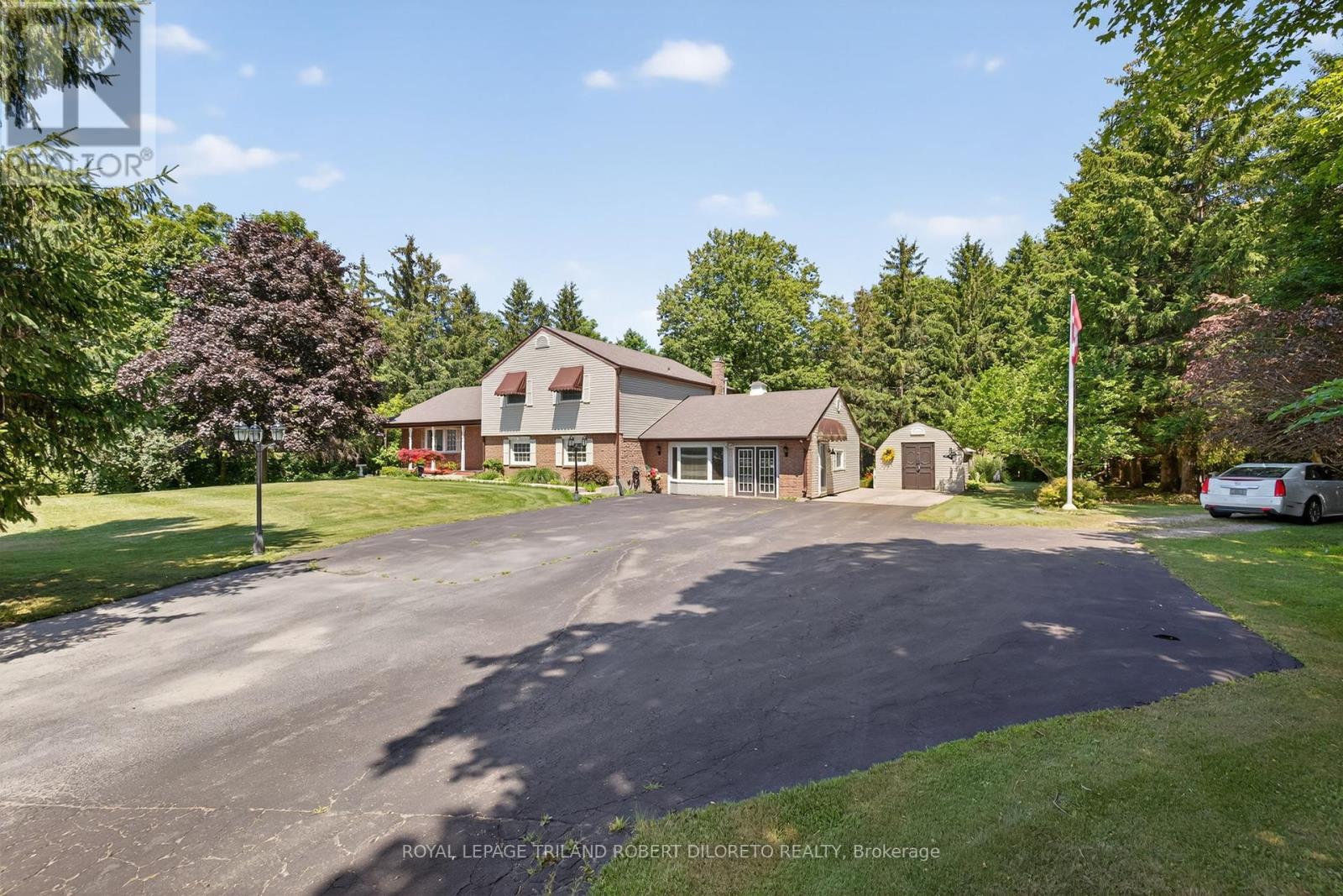 6186 Egremont Drive, Middlesex Centre, Ontario  N0L 1R0 - Photo 7 - X12317551