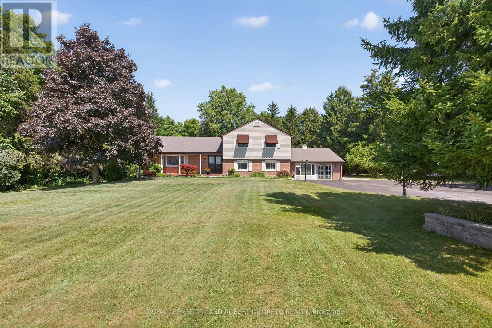 6186 Egremont Drive, Middlesex Centre, Ontario  N0L 1R0 - Photo 8 - X12317551