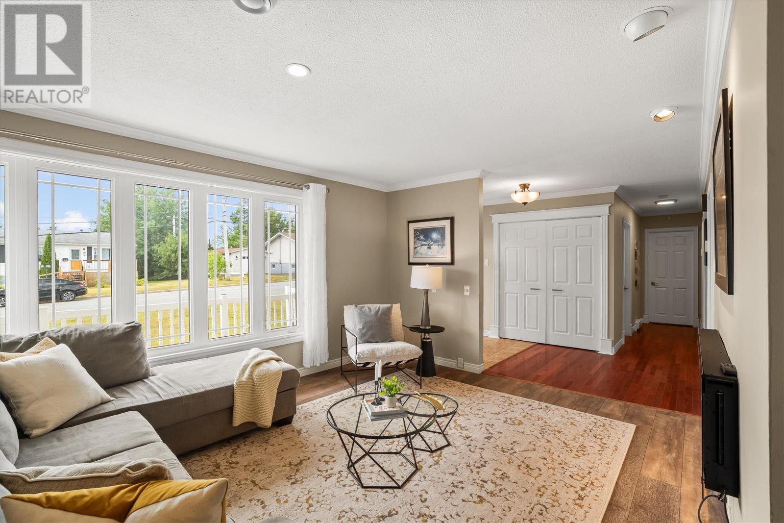 Property at 72 Mountainview Drive image 4
