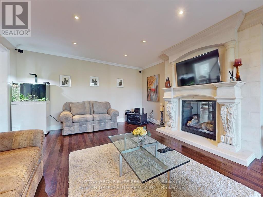 1534 Carrington Road, Mississauga, Ontario  L5M 2K1 - Photo 10 - W12317519