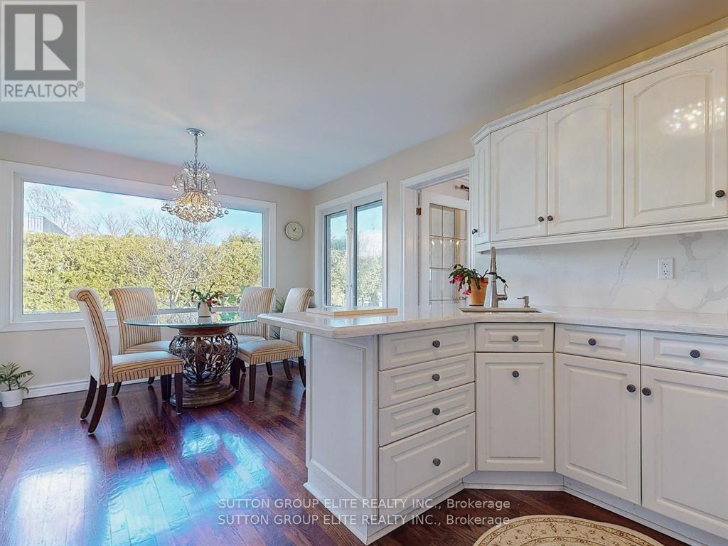 1534 Carrington Road, Mississauga, Ontario  L5M 2K1 - Photo 3 - W12317519