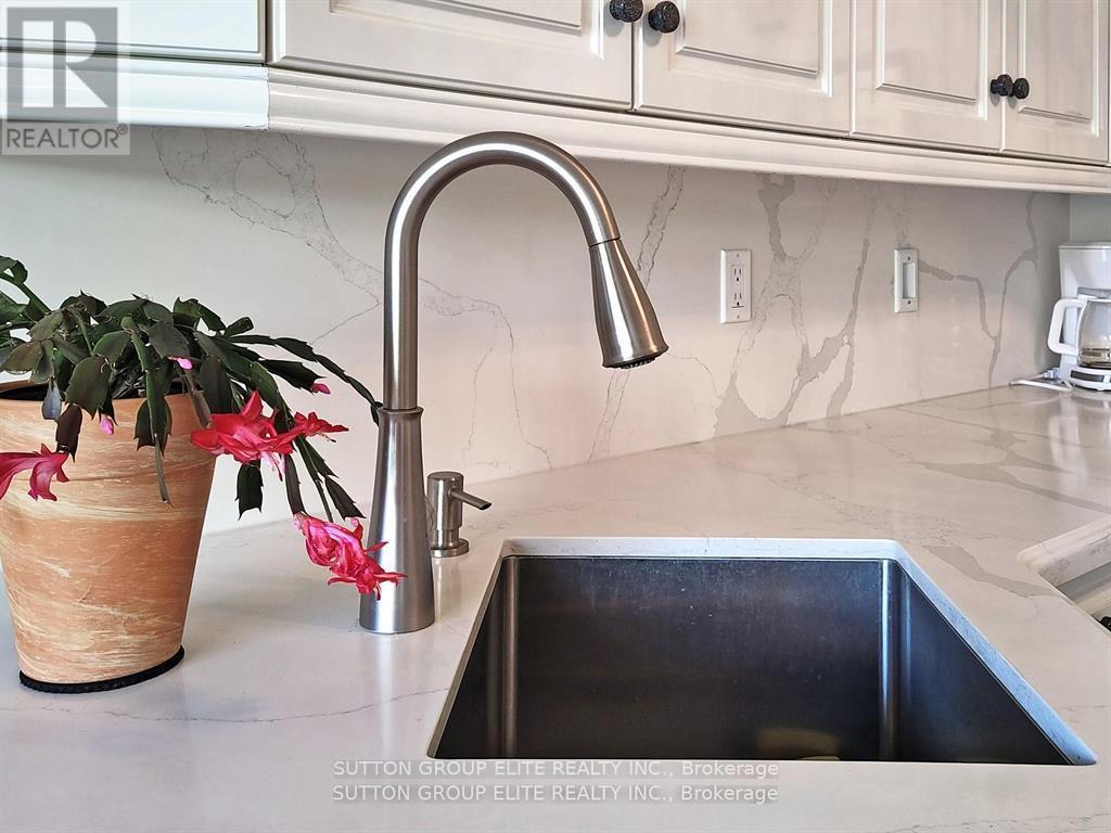 1534 Carrington Road, Mississauga, Ontario  L5M 2K1 - Photo 7 - W12317519
