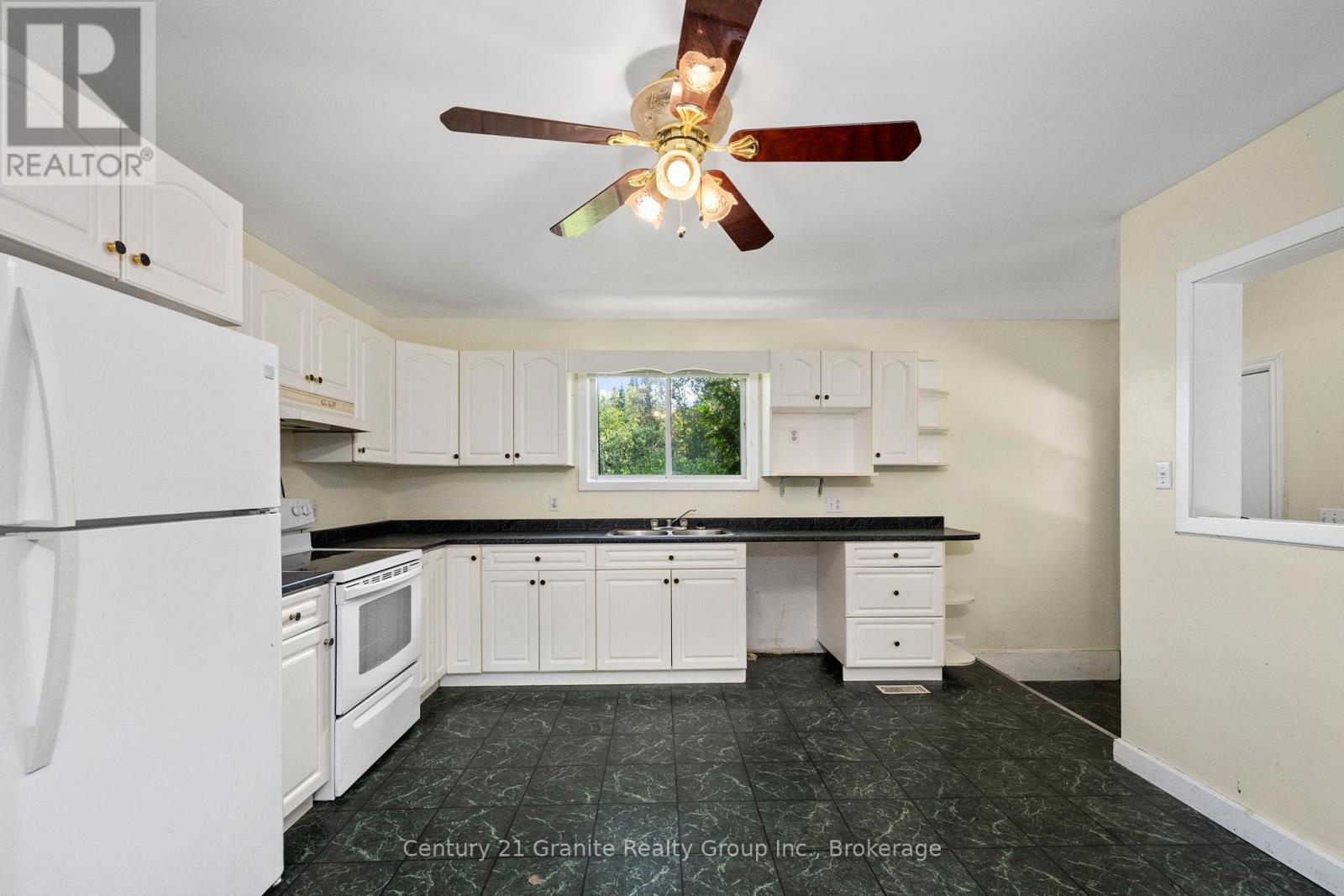 10 Hillside Road, Hastings Highlands, Ontario  K0L 1C0 - Photo 4 - X12317580