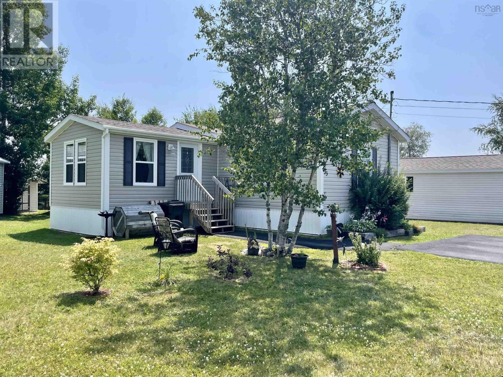 33 Pinehurst Street, Amherst, Nova Scotia  B4H 4X5 - Photo 2 - 202519258
