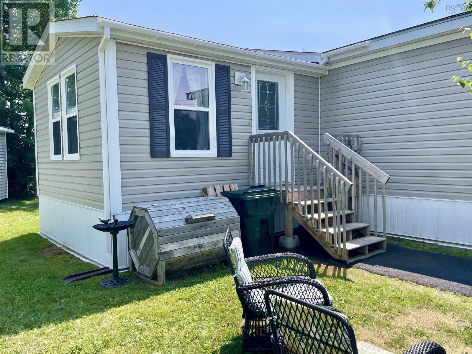 33 Pinehurst Street, Amherst, Nova Scotia  B4H 4X5 - Photo 3 - 202519258