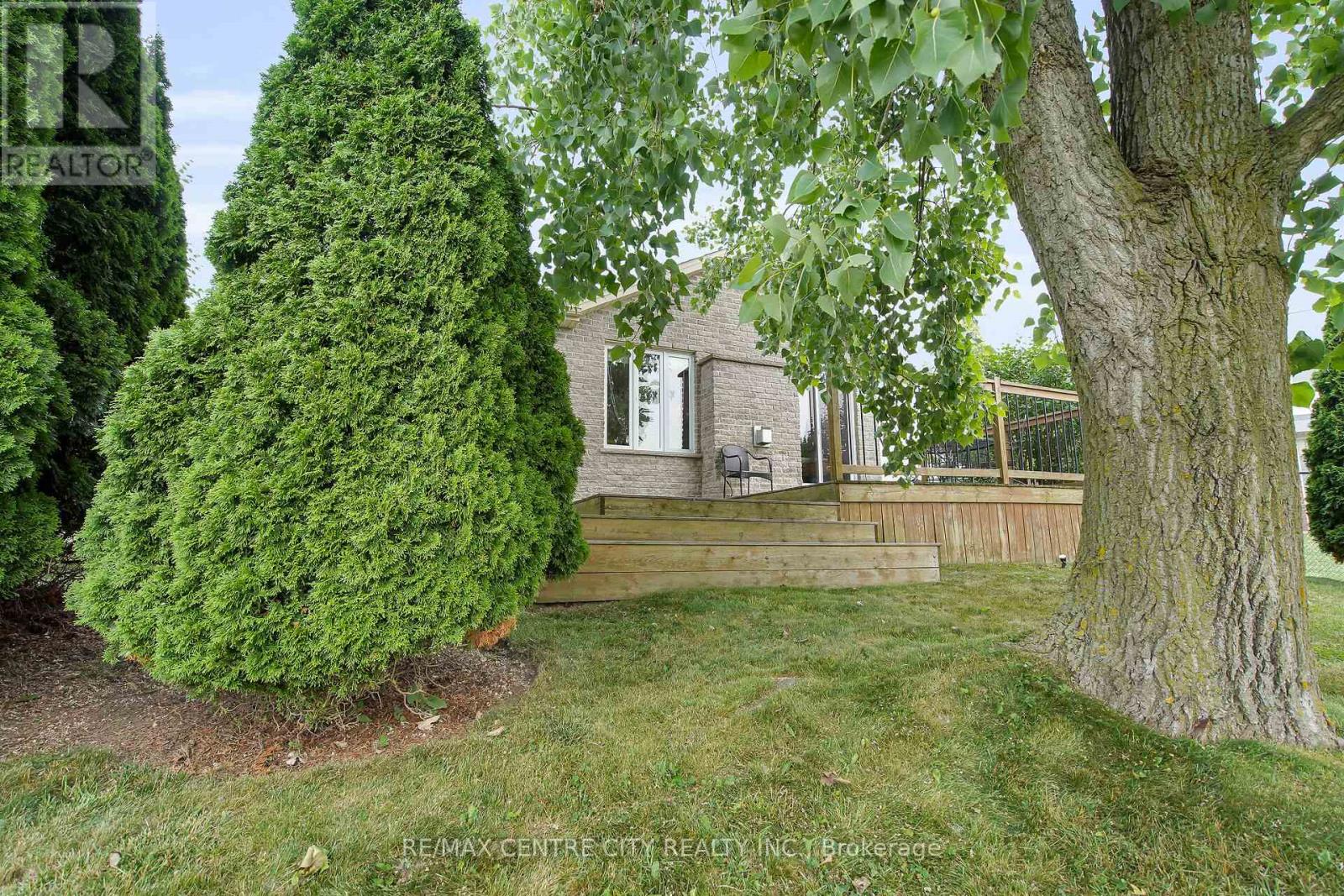 1307 Nicole Avenue, London North, Ontario  N5X 4M7 - Photo 42 - X12286833