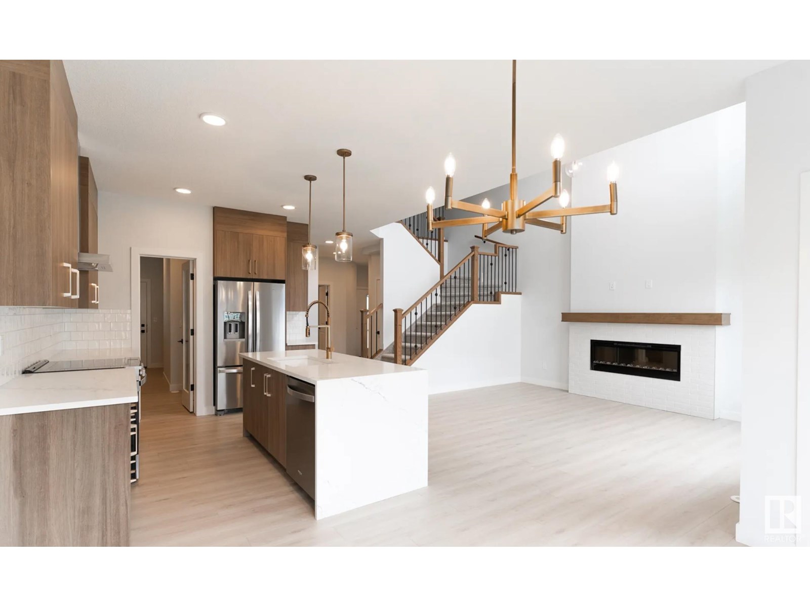 3230 Dixon Wy Sw, Edmonton, Alberta  T6W 5K9 - Photo 2 - E4449596