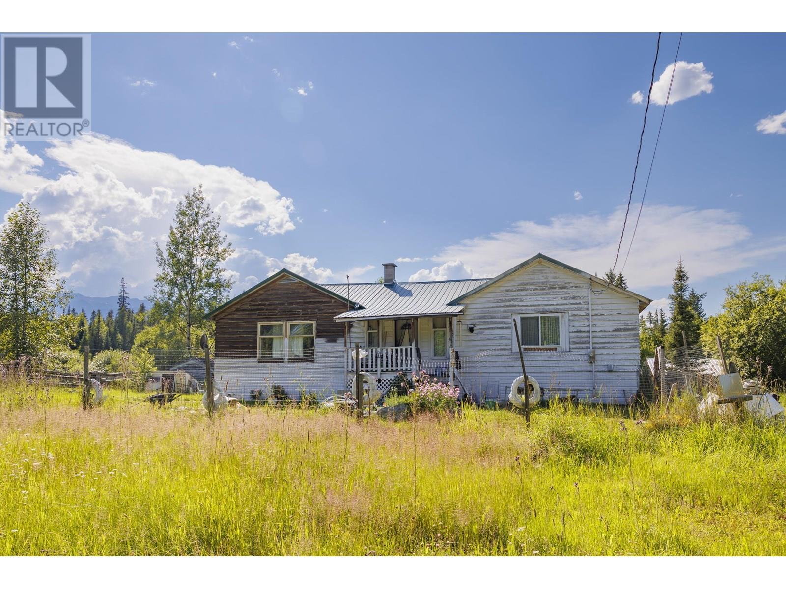 8189 LOOS ROAD, McBride, British Columbia