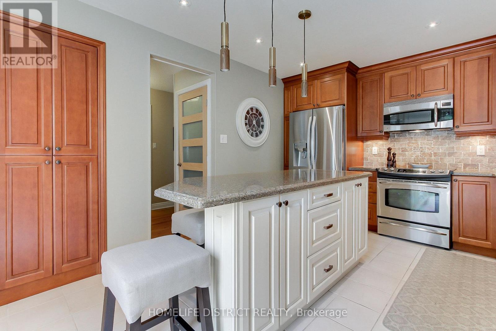 43 Daniels Crescent, Ajax, Ontario  L1T 1X8 - Photo 9 - E12317546